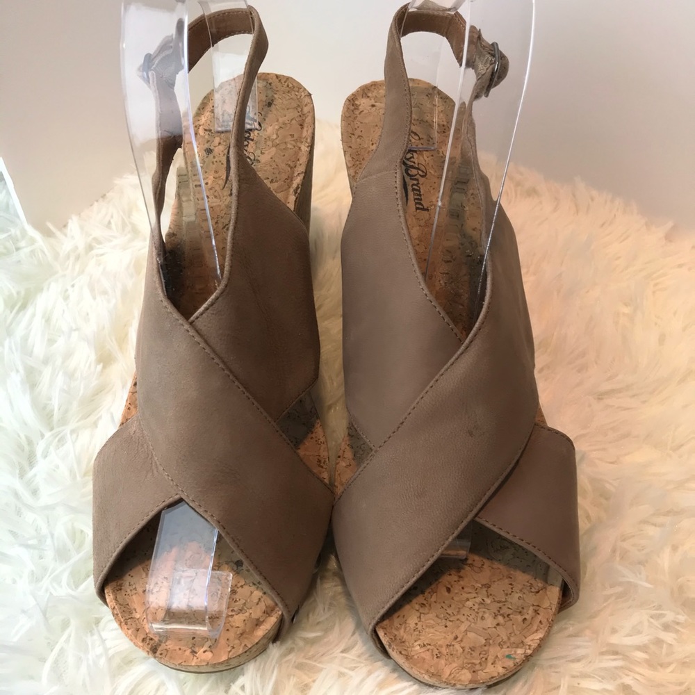 LUCKY BRAND  TAN/ CAMEL SUEDE CORK WEDGE HEELS 10M